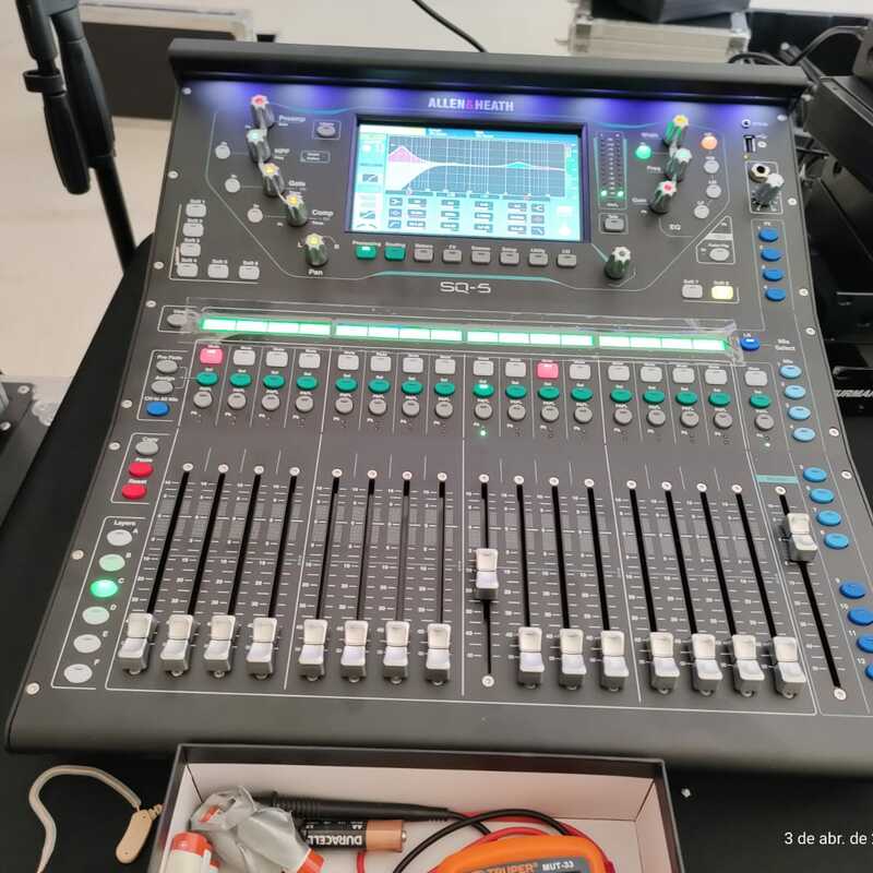 Consola de audio digital 